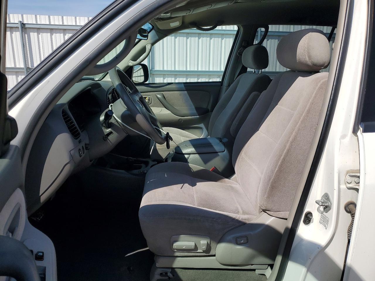 2002 TOYOTA Sequoia