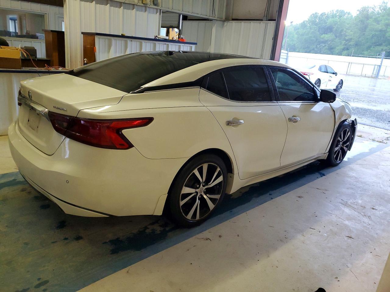 2017 NISSAN Maxima