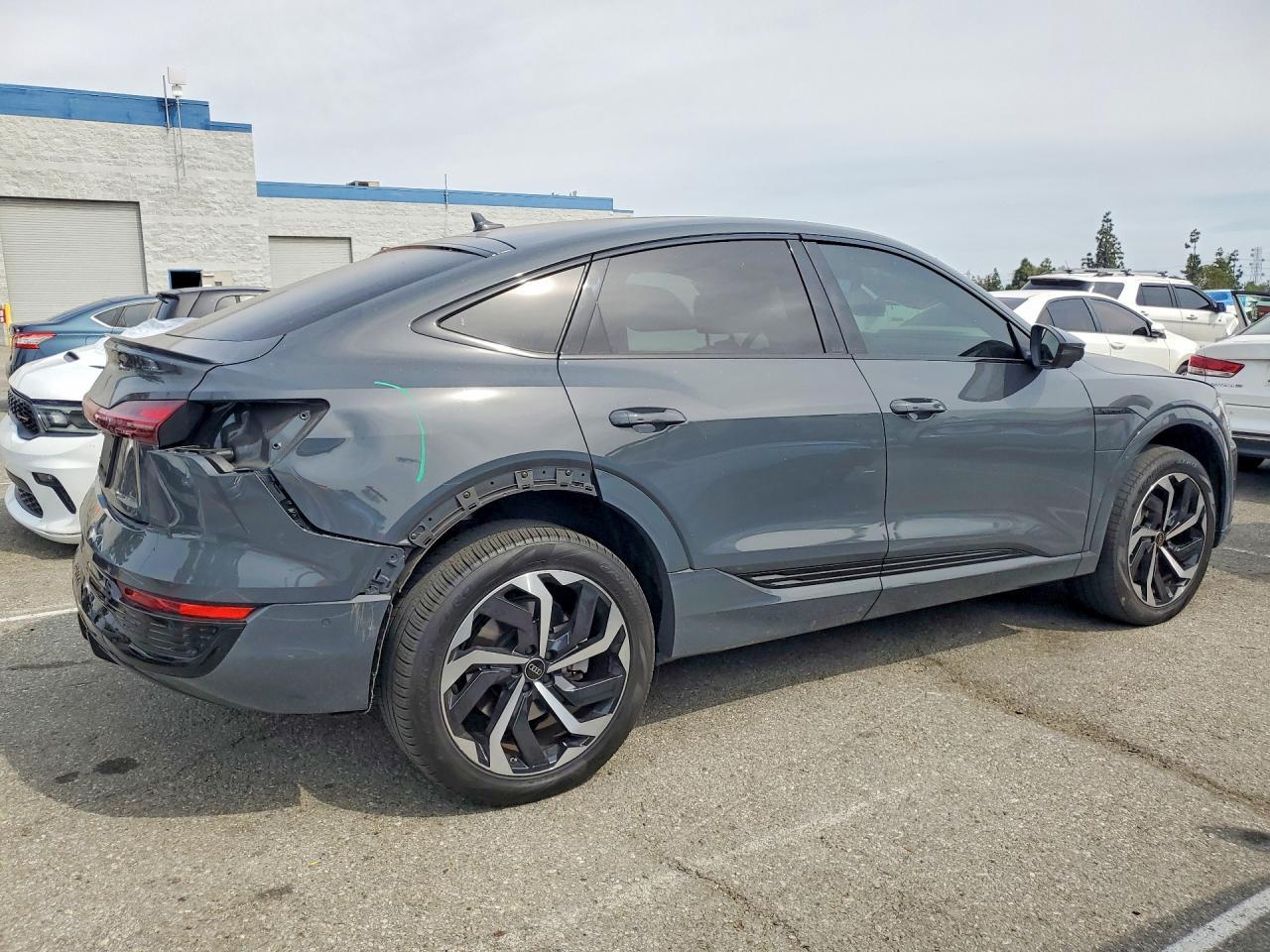 2024 AUDI Q8