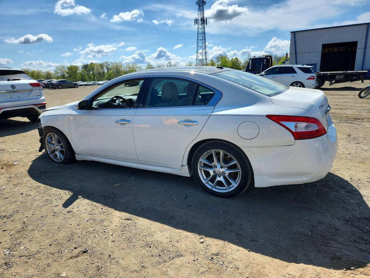 2010 NISSAN Maxima