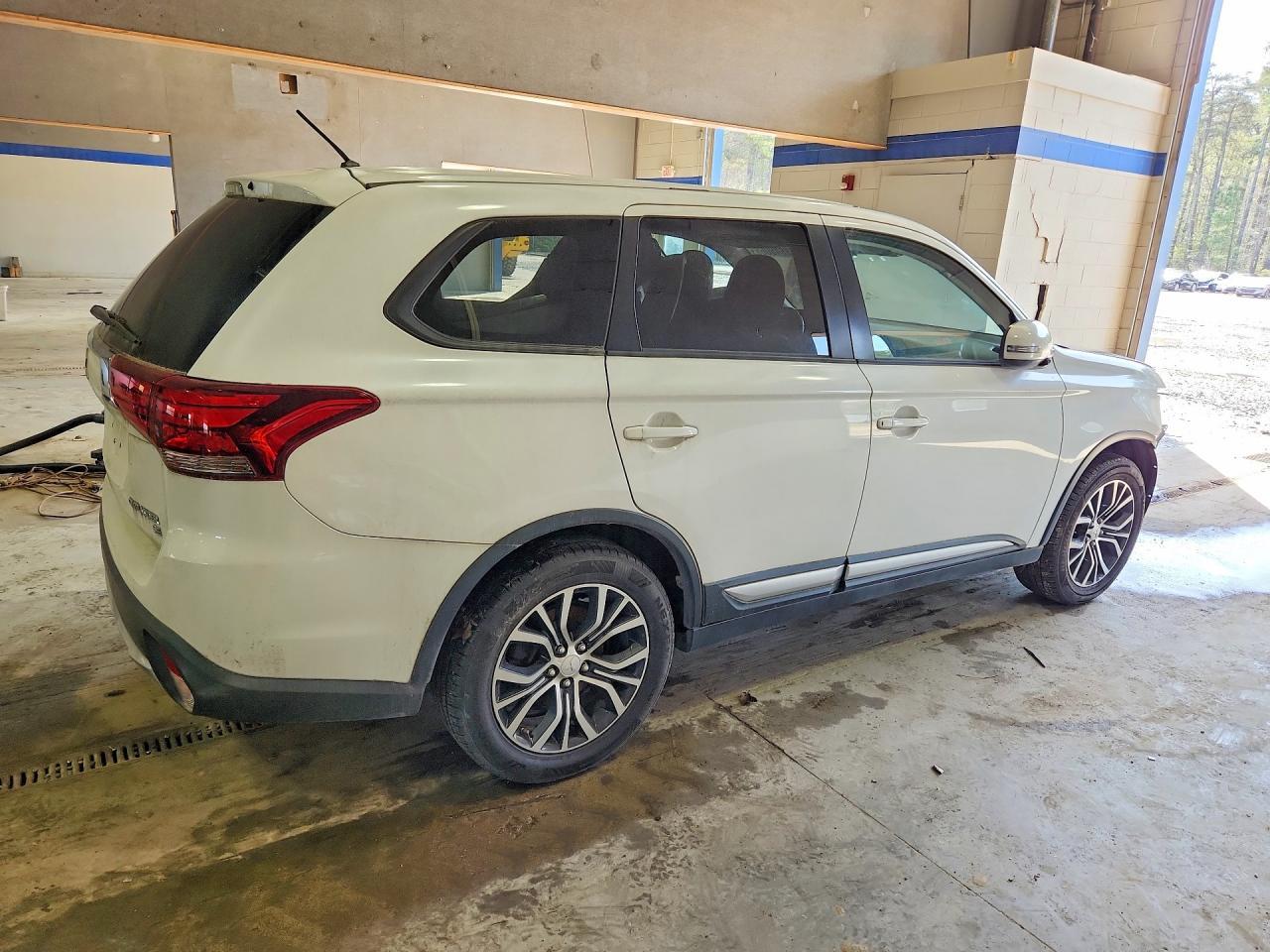 2016 MITSUBISHI outlander