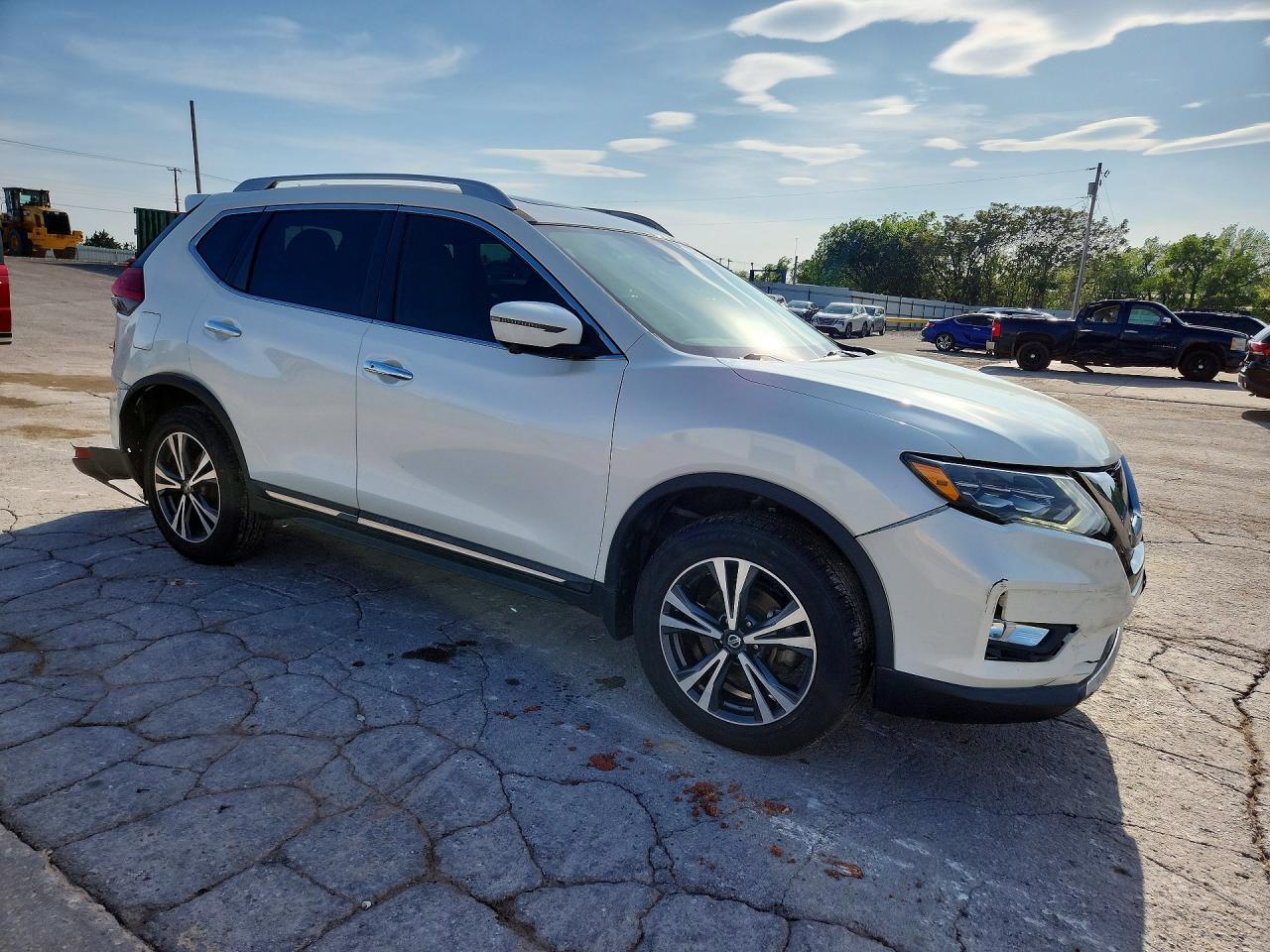 2017 NISSAN ROGUE