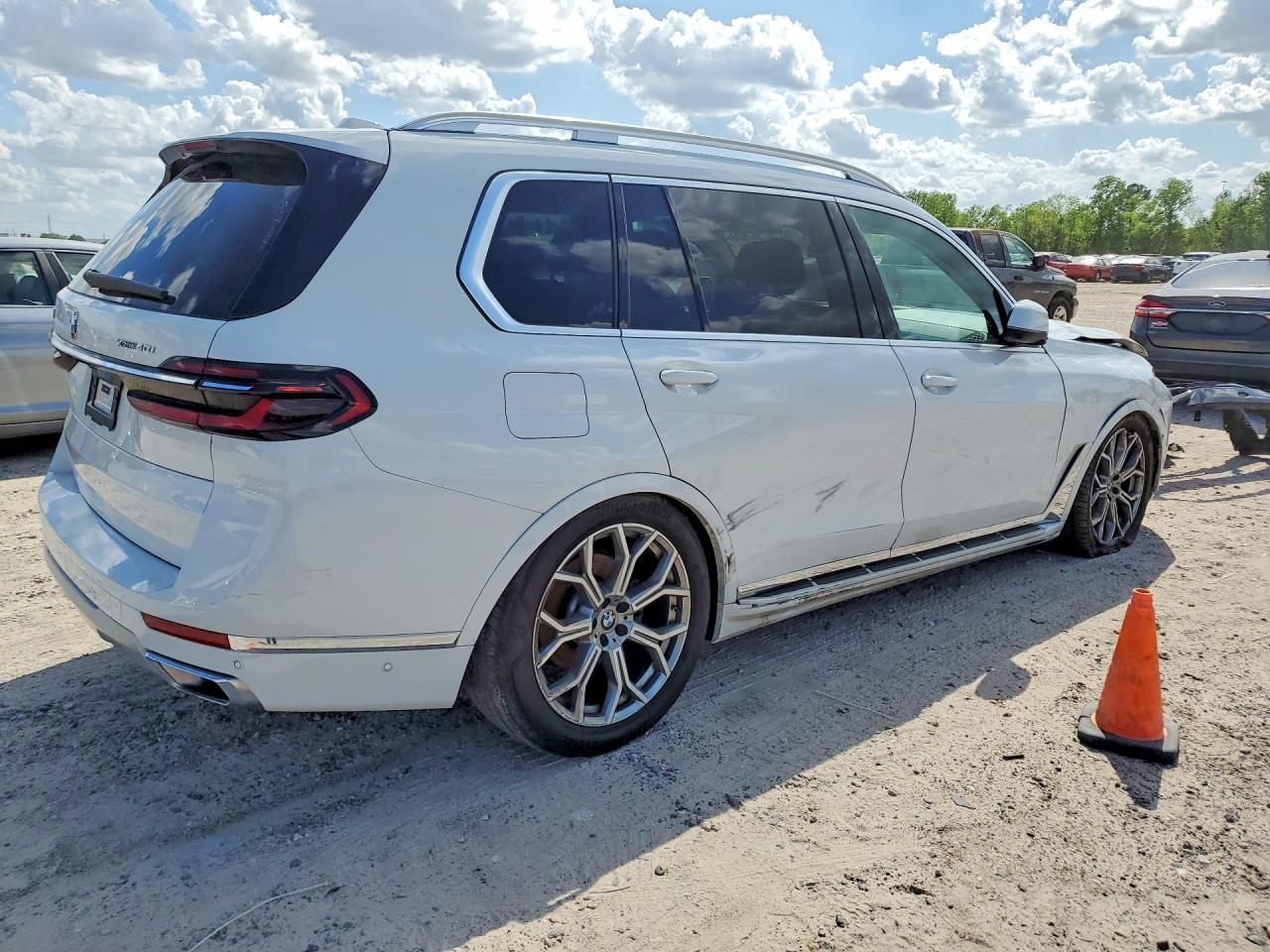 2025 BMW X7