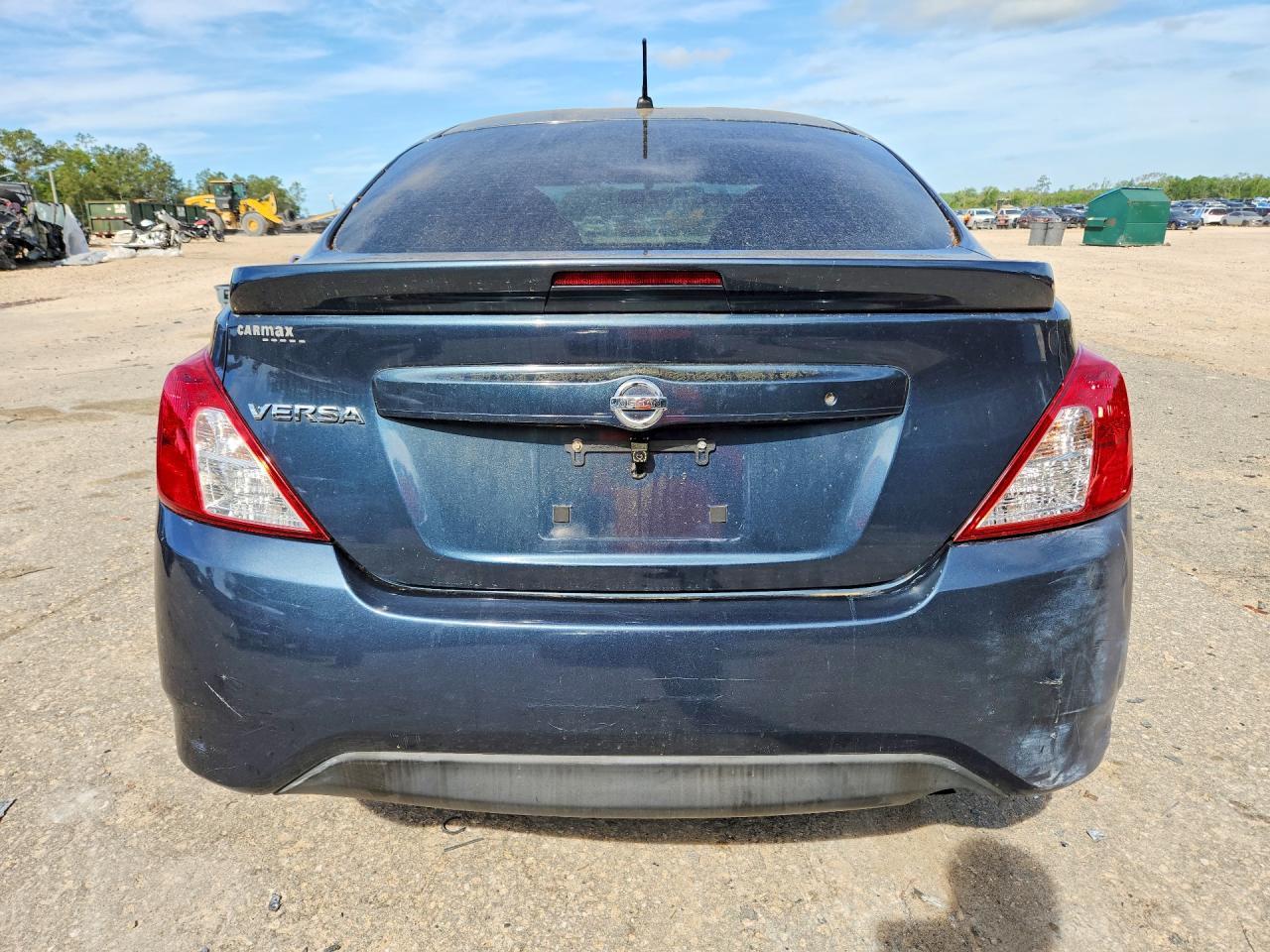 2017 NISSAN VERSA