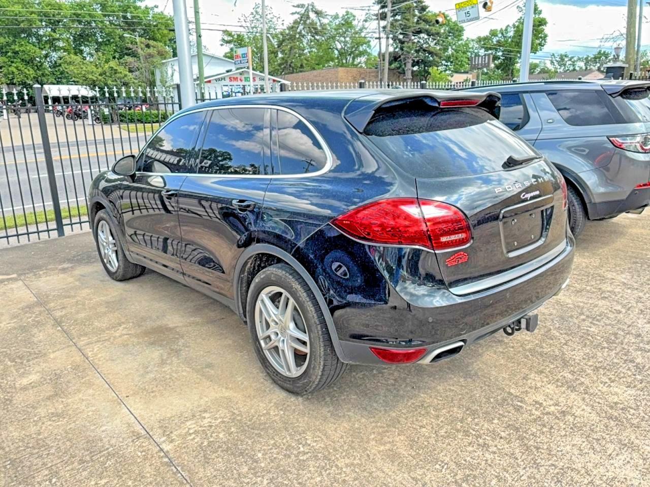 2014 PORSCHE CAYENNE