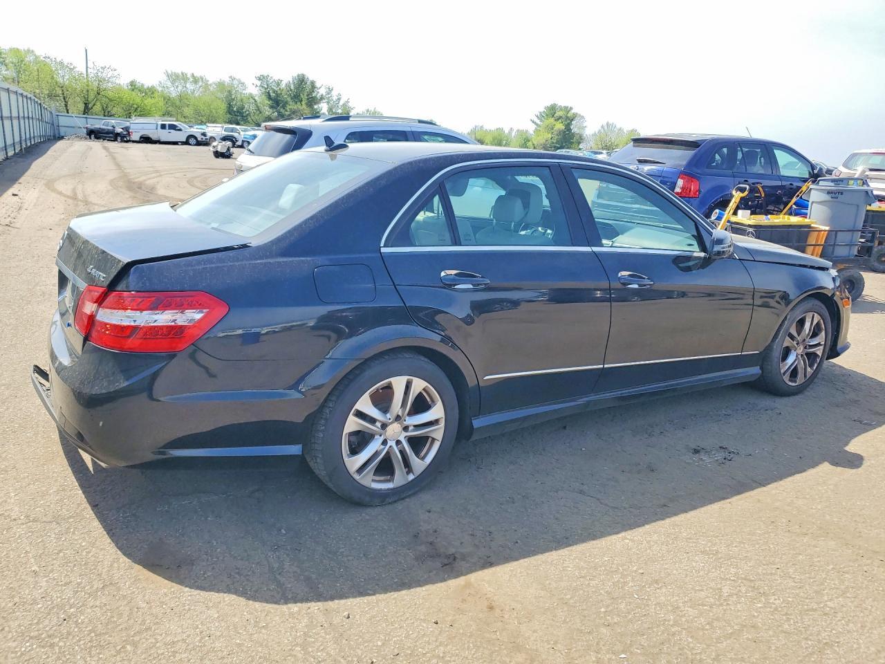 2013 MERCEDES-BENZ E-Class
