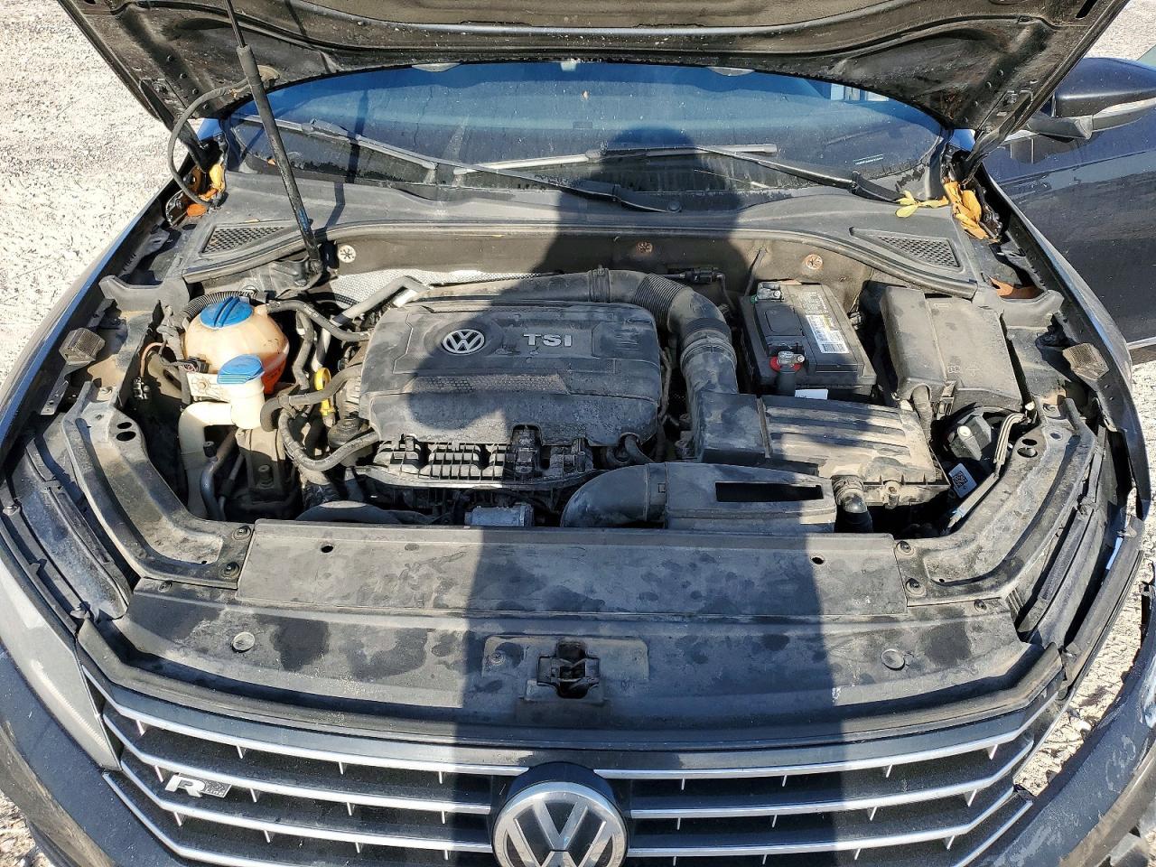 2017 VOLKSWAGEN Passat