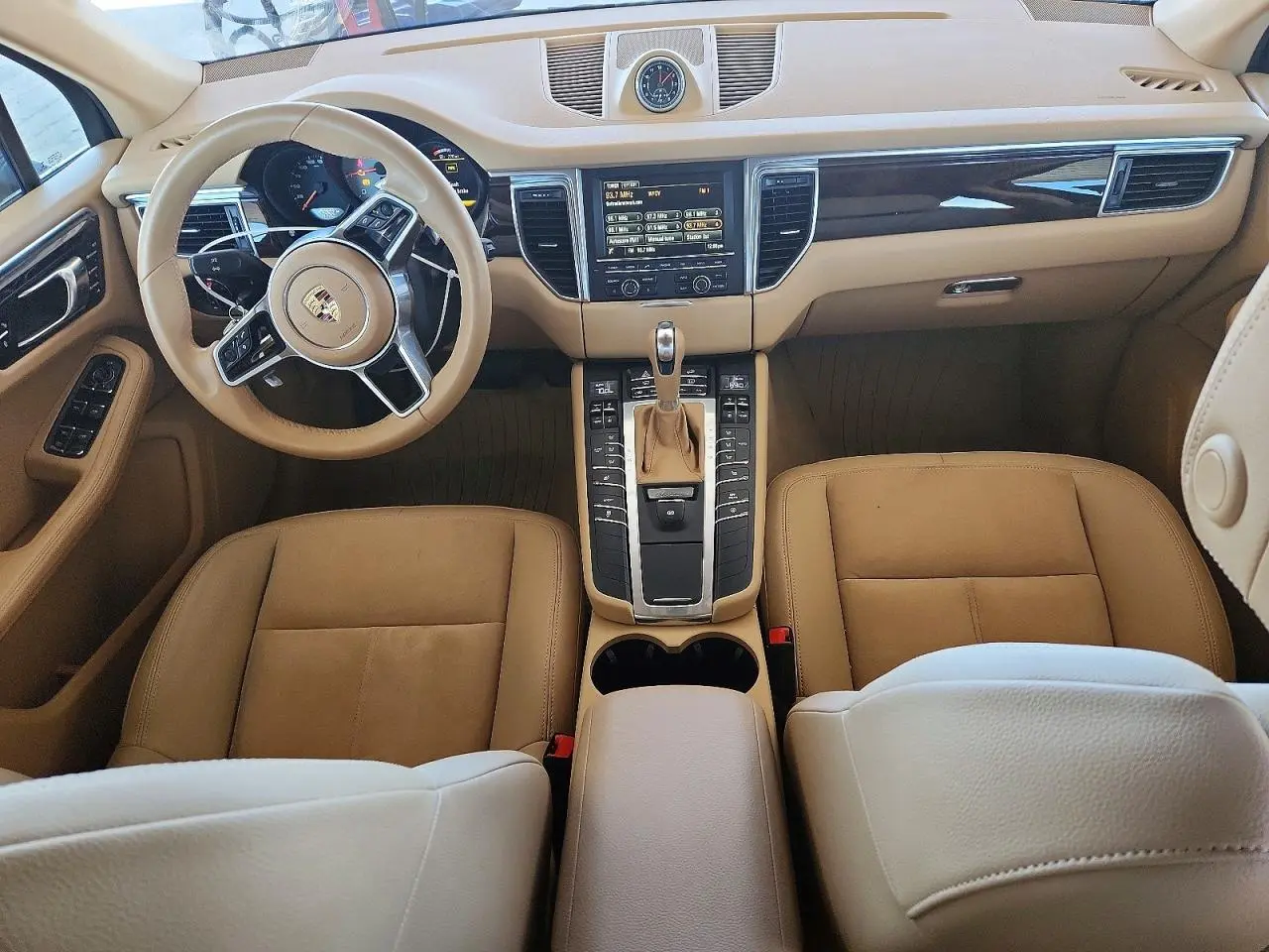 2016 PORSCHE Macan