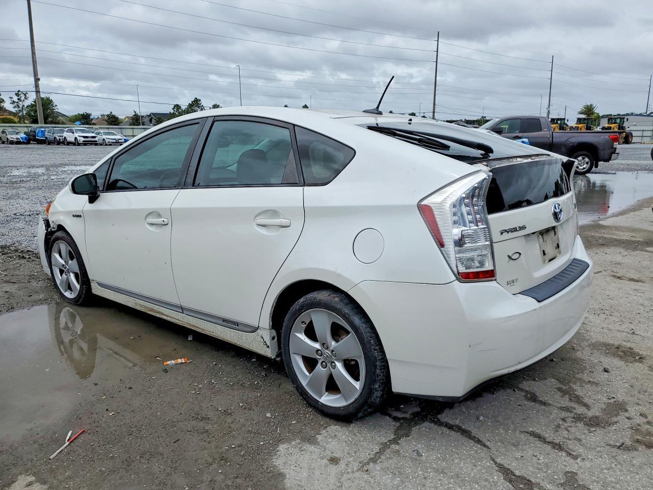 2011 TOYOTA PRIUS