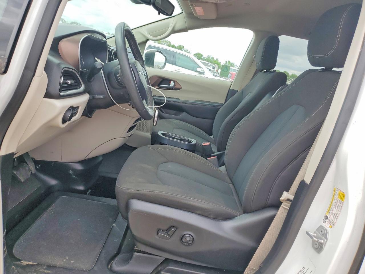 2022 CHRYSLER Voyager