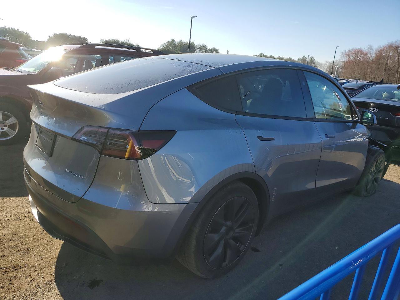 2025 TESLA MODEL Y