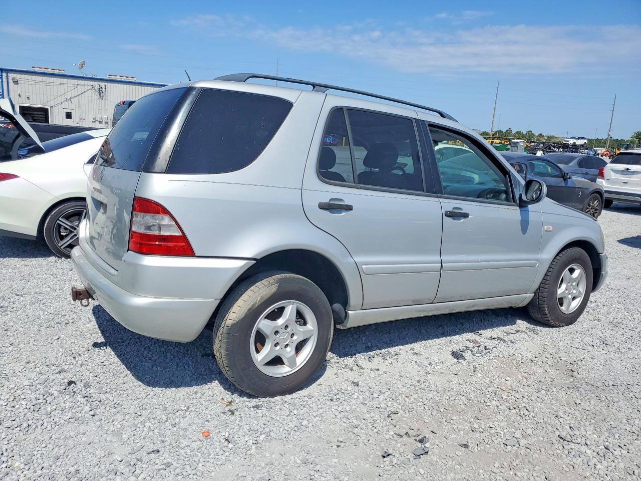2001 MERCEDES-BENZ ML-Class