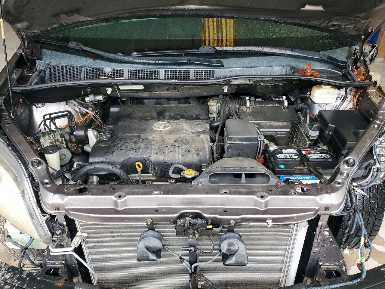 2011 TOYOTA SIENNA