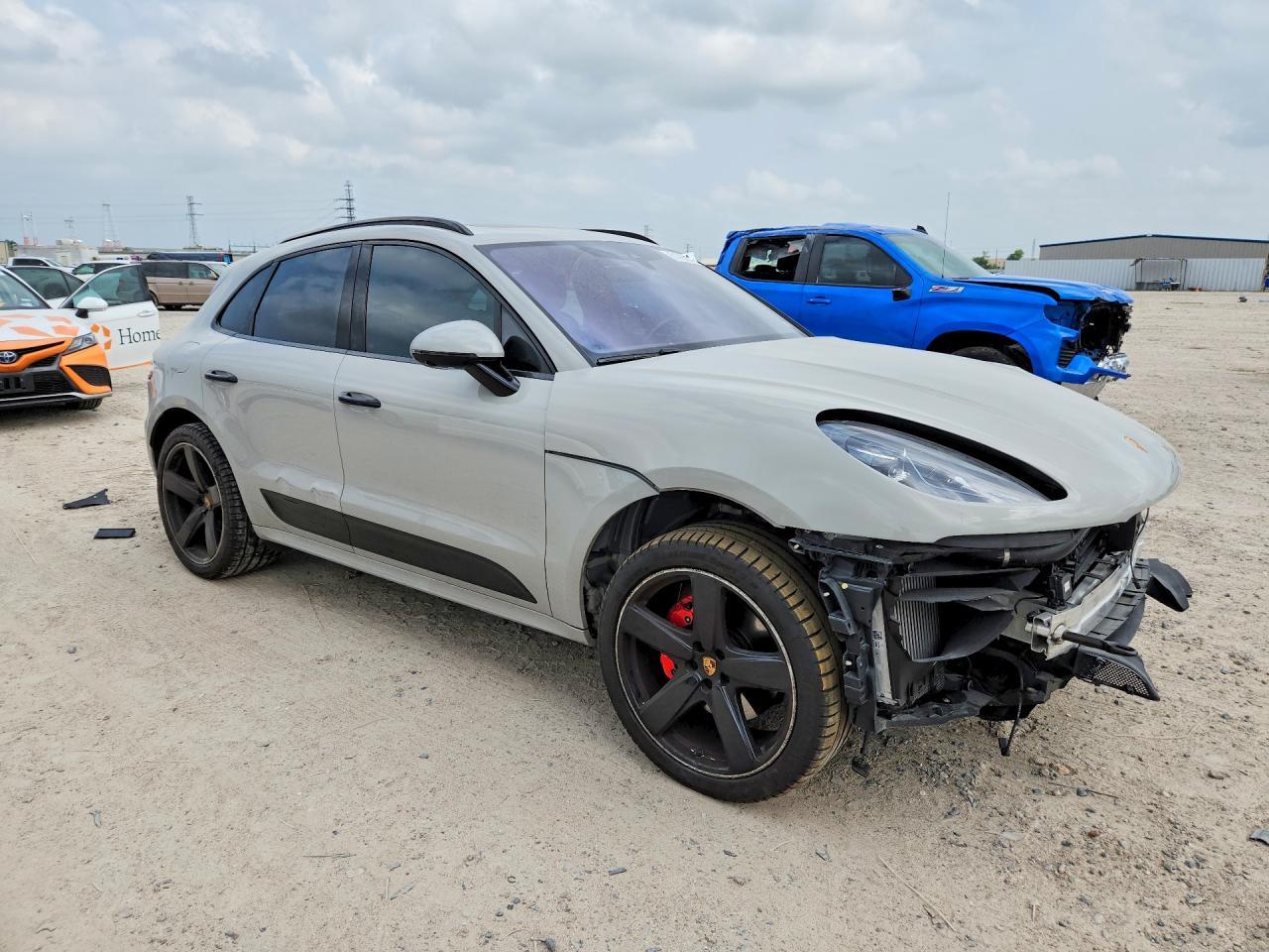 2021 PORSCHE Macan