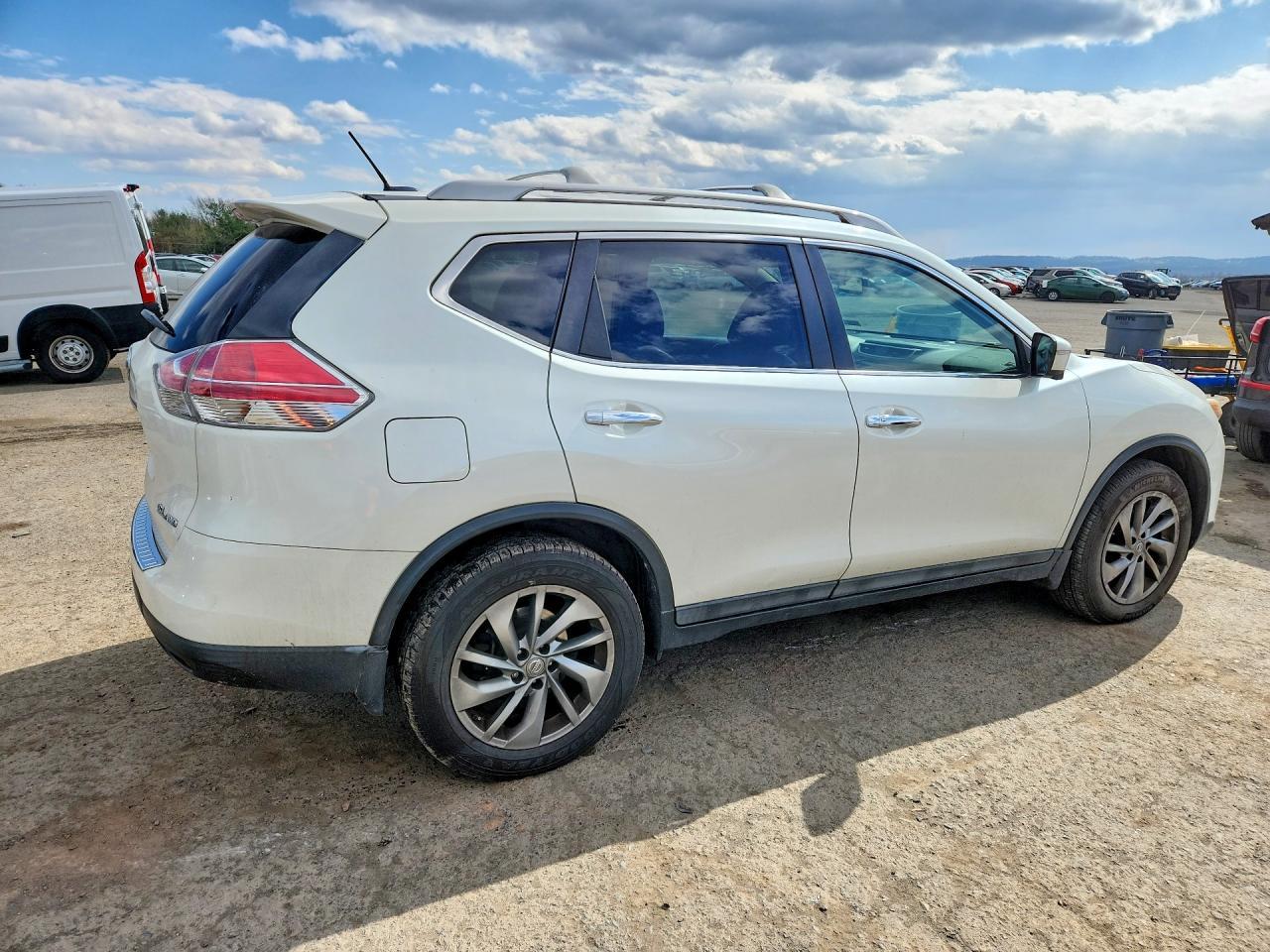 2015 NISSAN ROGUE