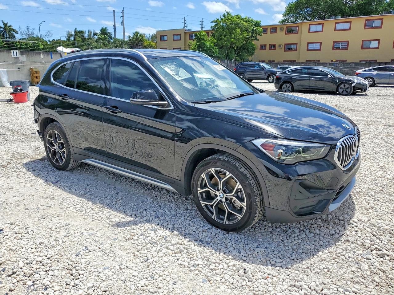 2022 BMW X1