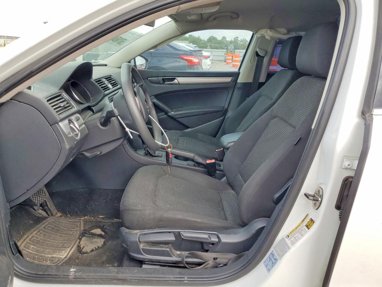 2016 VOLKSWAGEN Passat