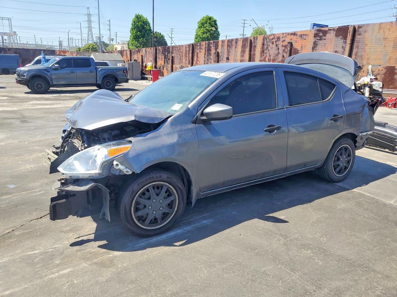 2018 NISSAN VERSA