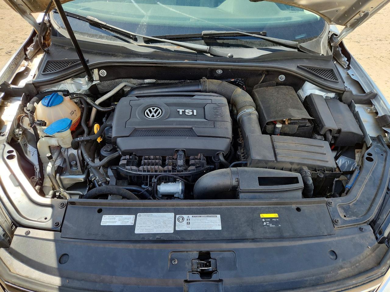 2017 VOLKSWAGEN Passat