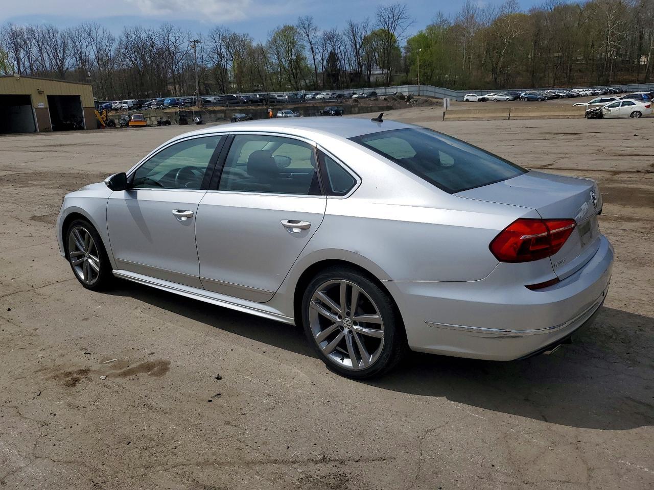 2016 VOLKSWAGEN Passat