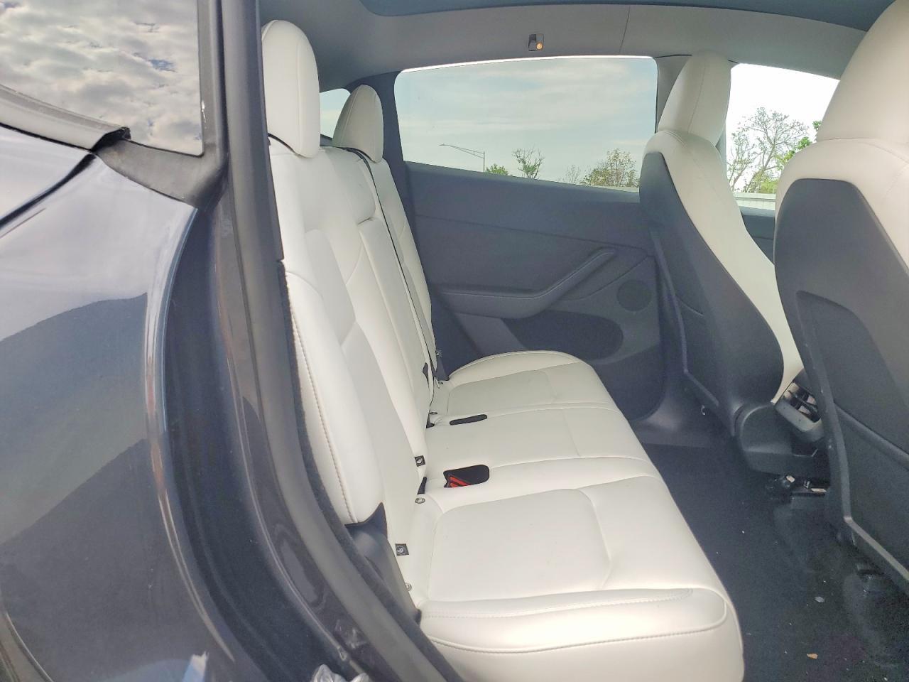 2025 TESLA MODEL Y