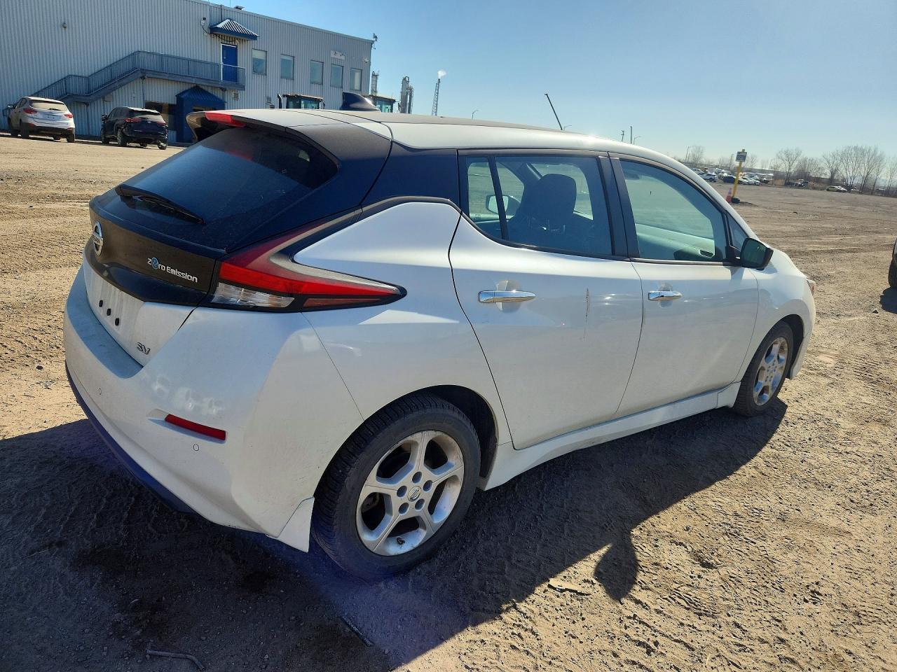 2022 NISSAN LEAF