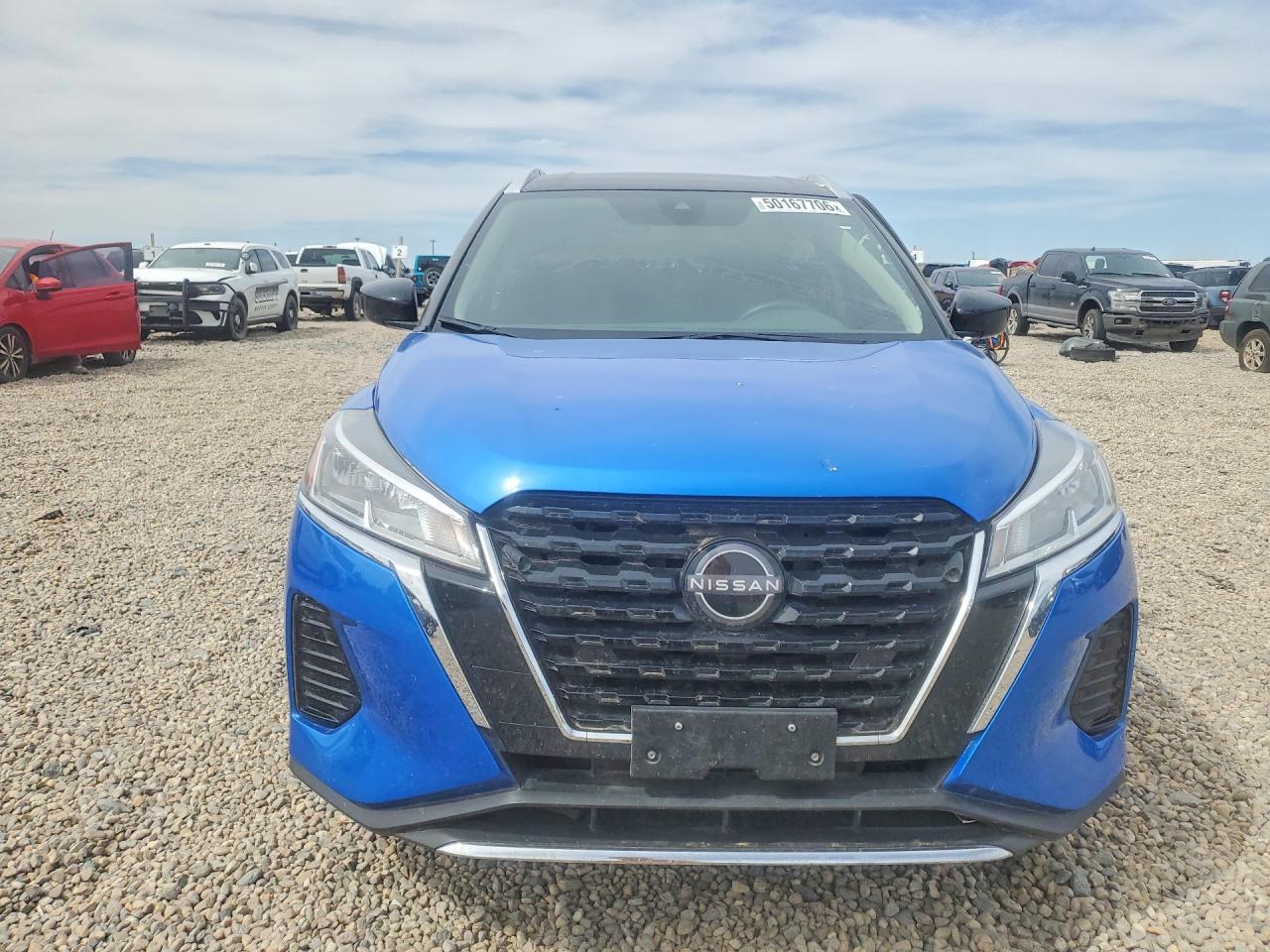 2024 NISSAN KICKS