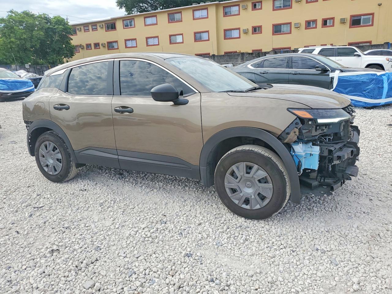 2025 NISSAN KICKS