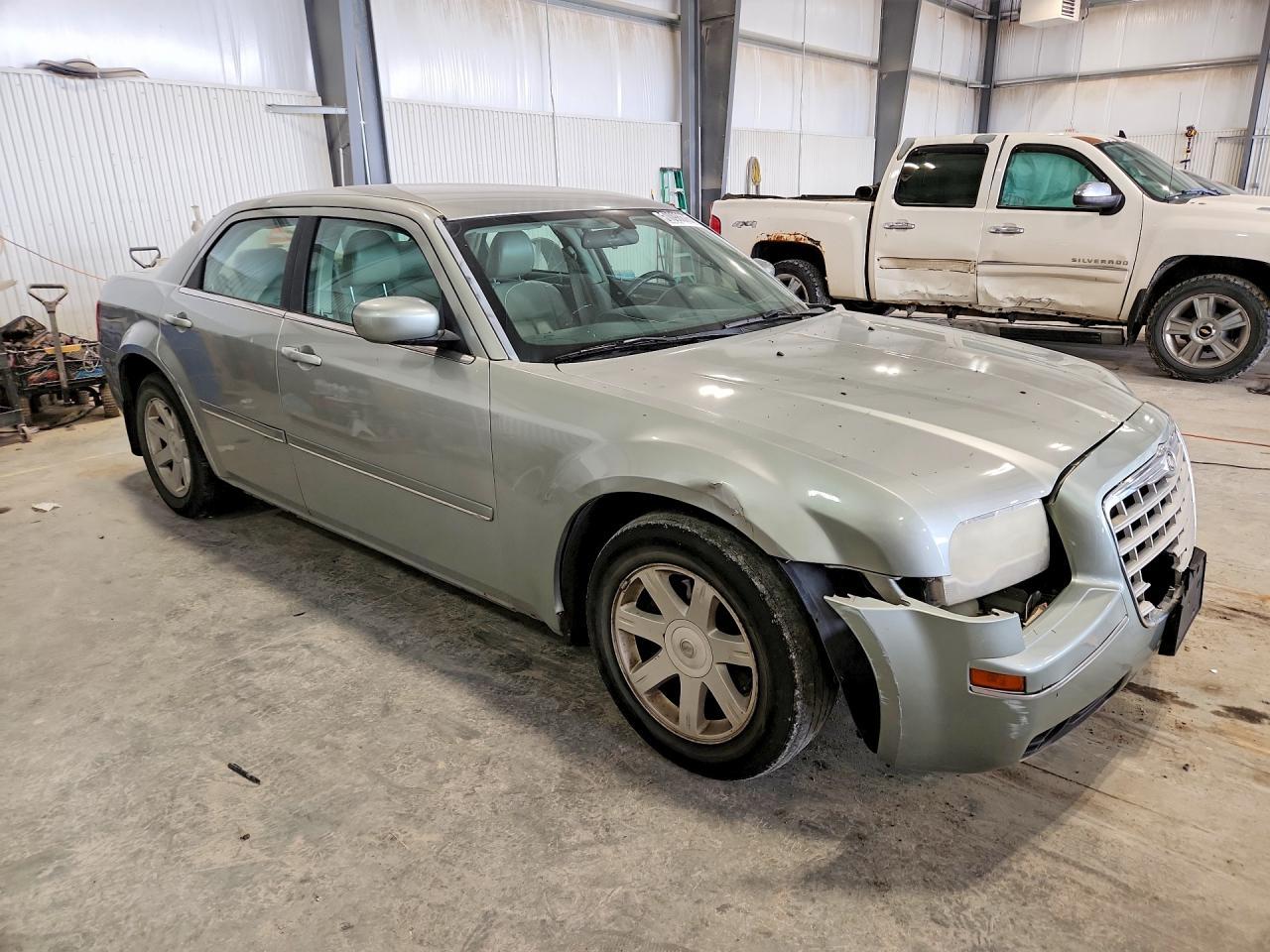 2005 CHRYSLER 300