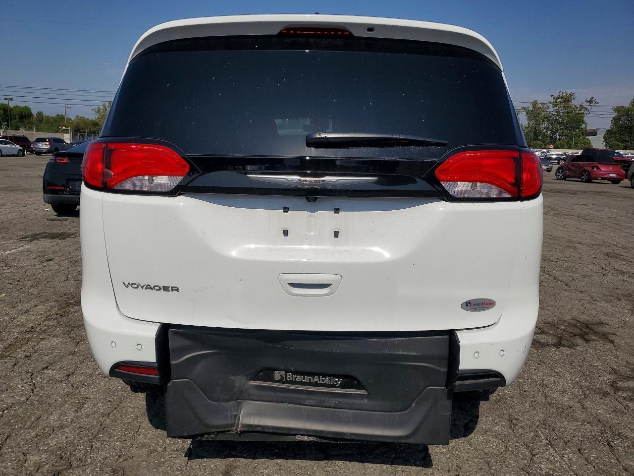 2025 CHRYSLER Voyager