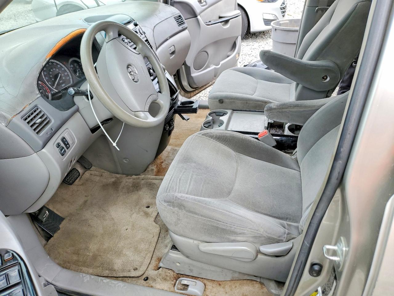 2005 TOYOTA SIENNA