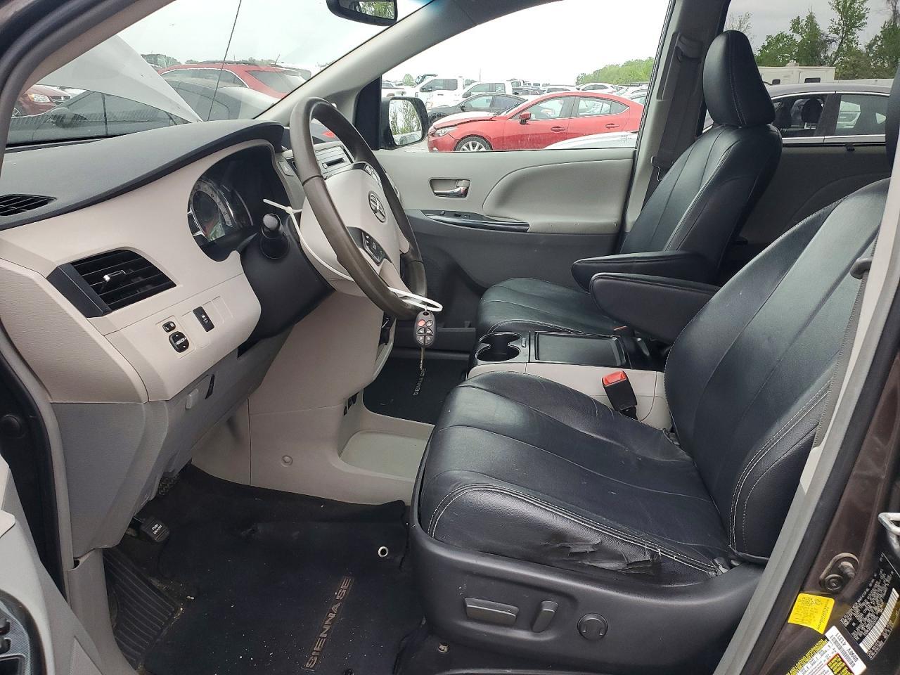 2012 TOYOTA SIENNA