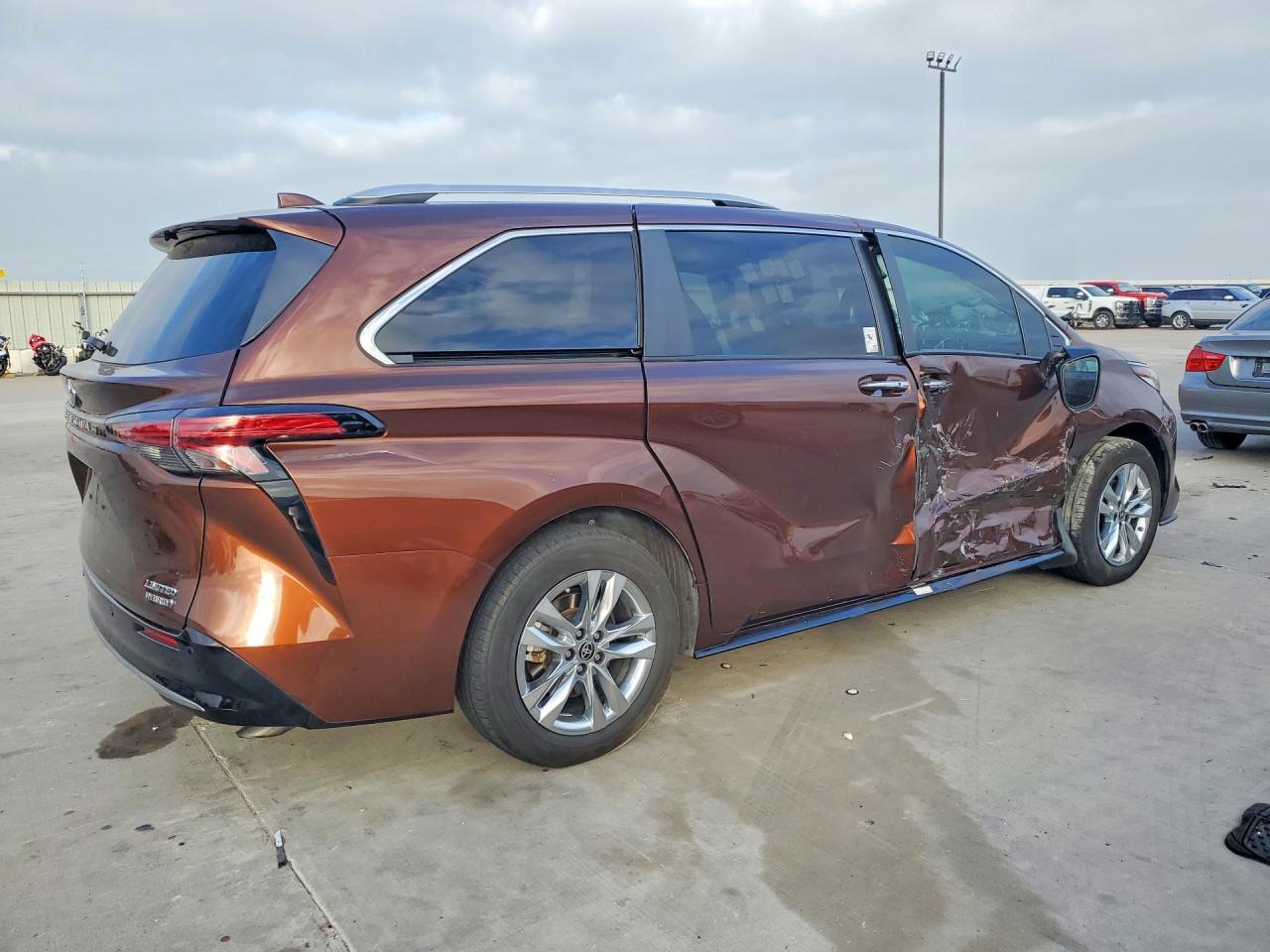 2022 TOYOTA SIENNA