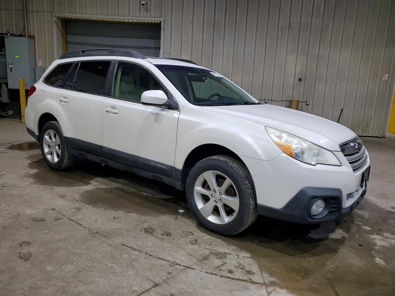 2014 SUBARU Outback