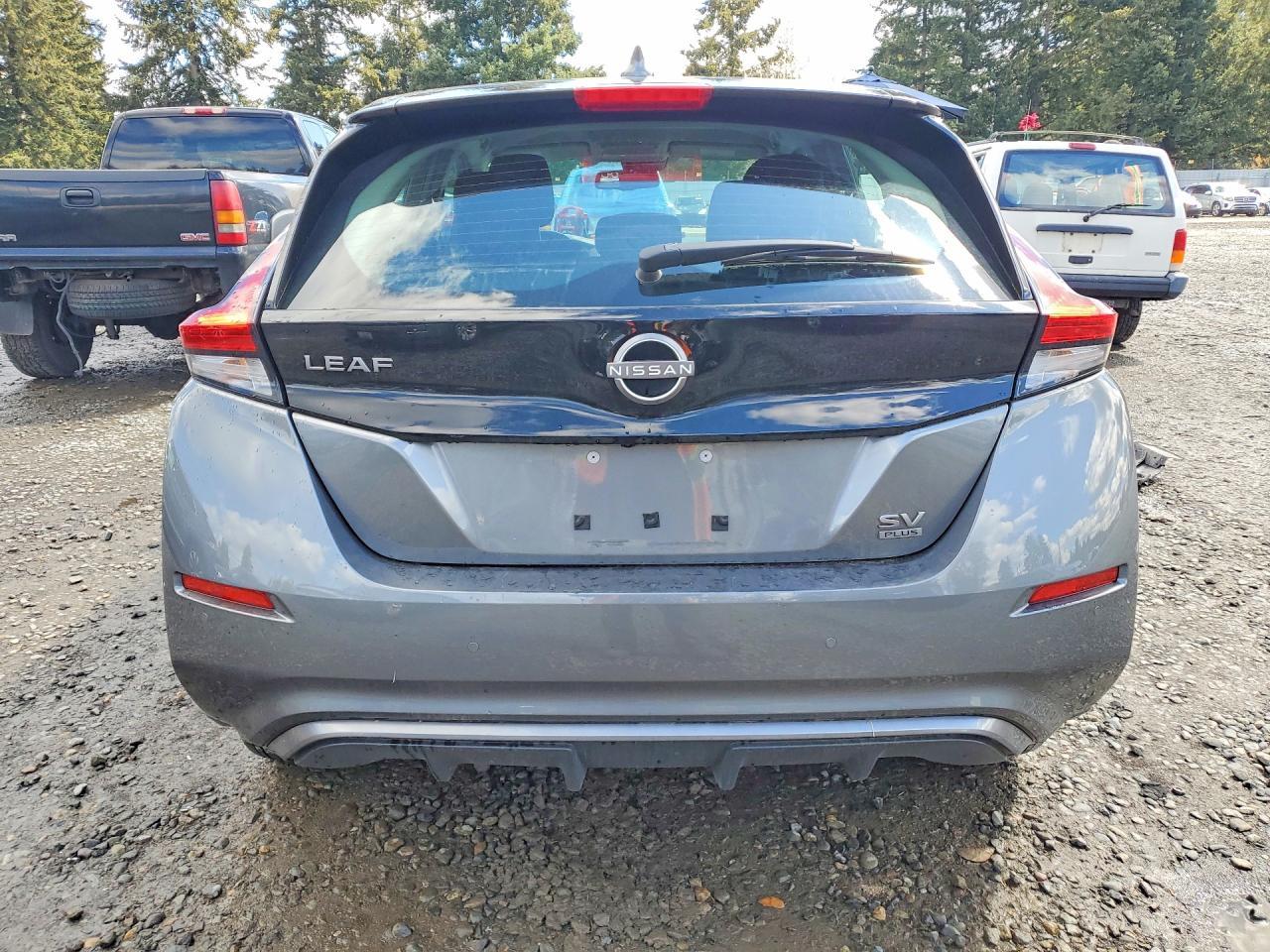 2025 NISSAN LEAF