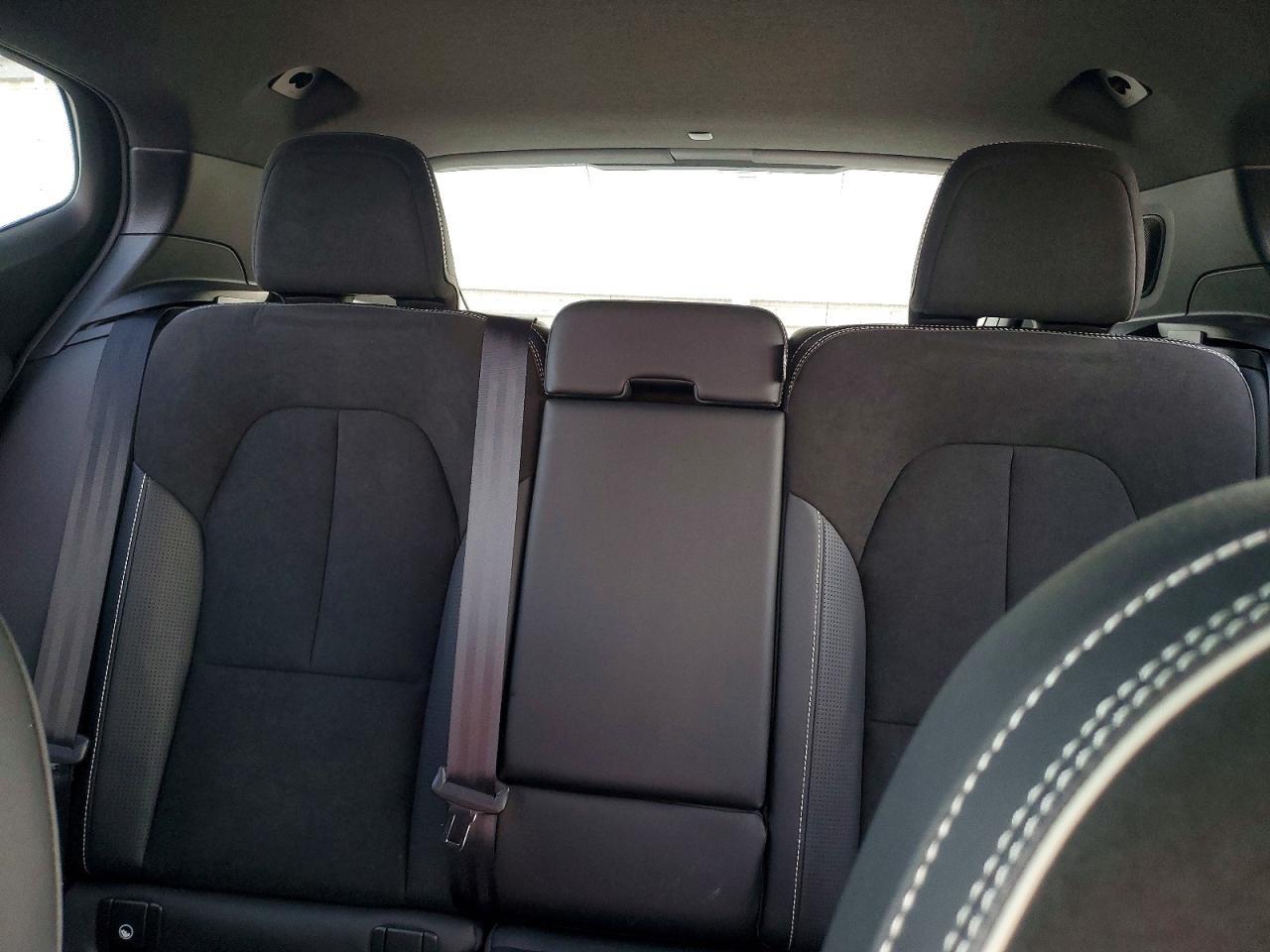 2019 VOLVO XC40