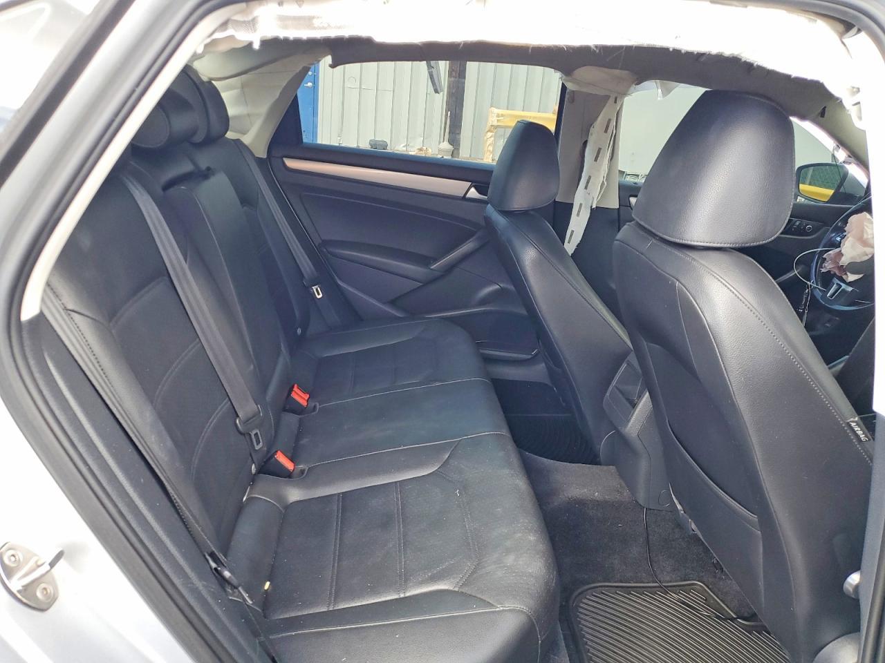 2015 VOLKSWAGEN Passat