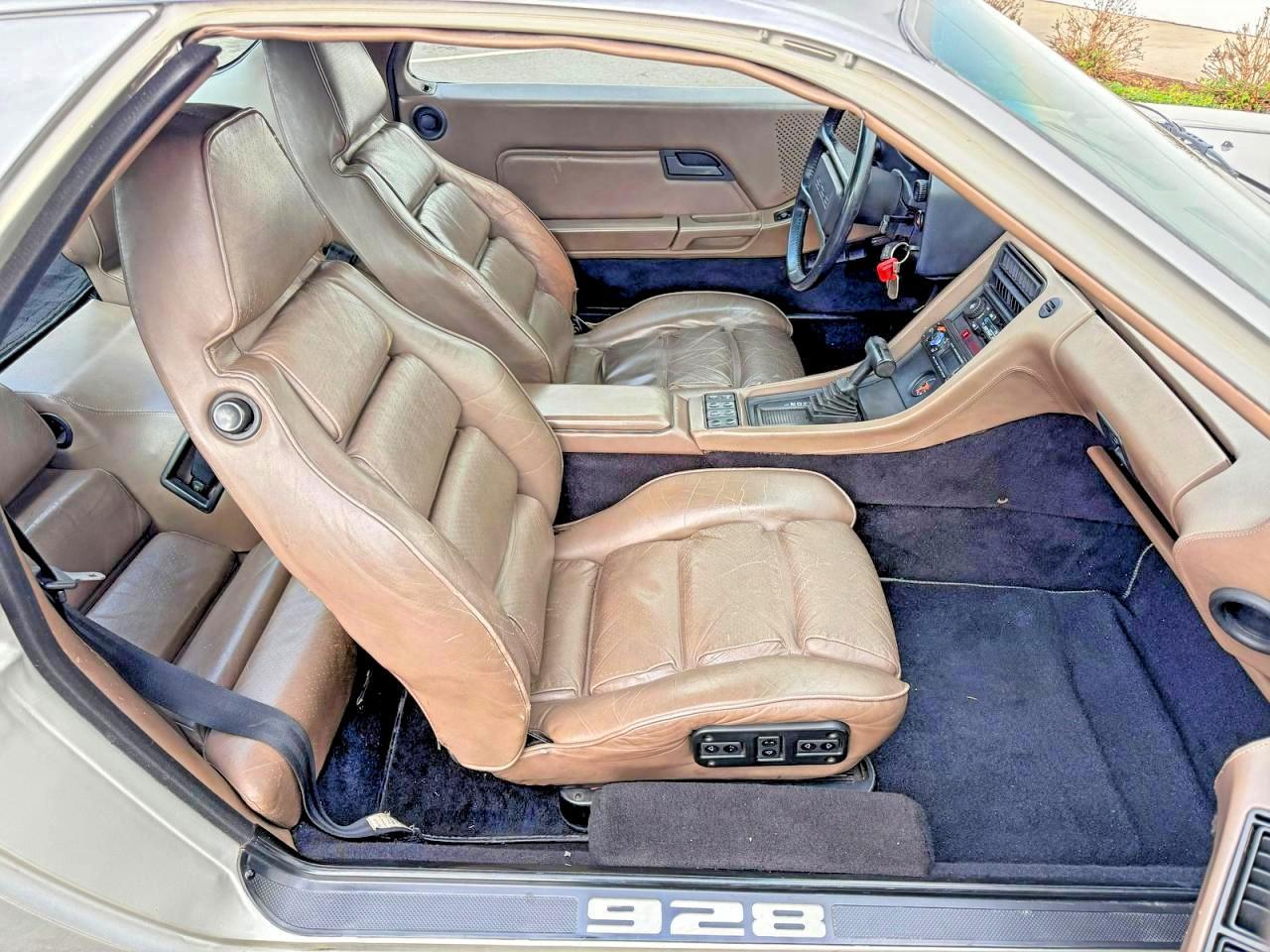 1982 PORSCHE 928