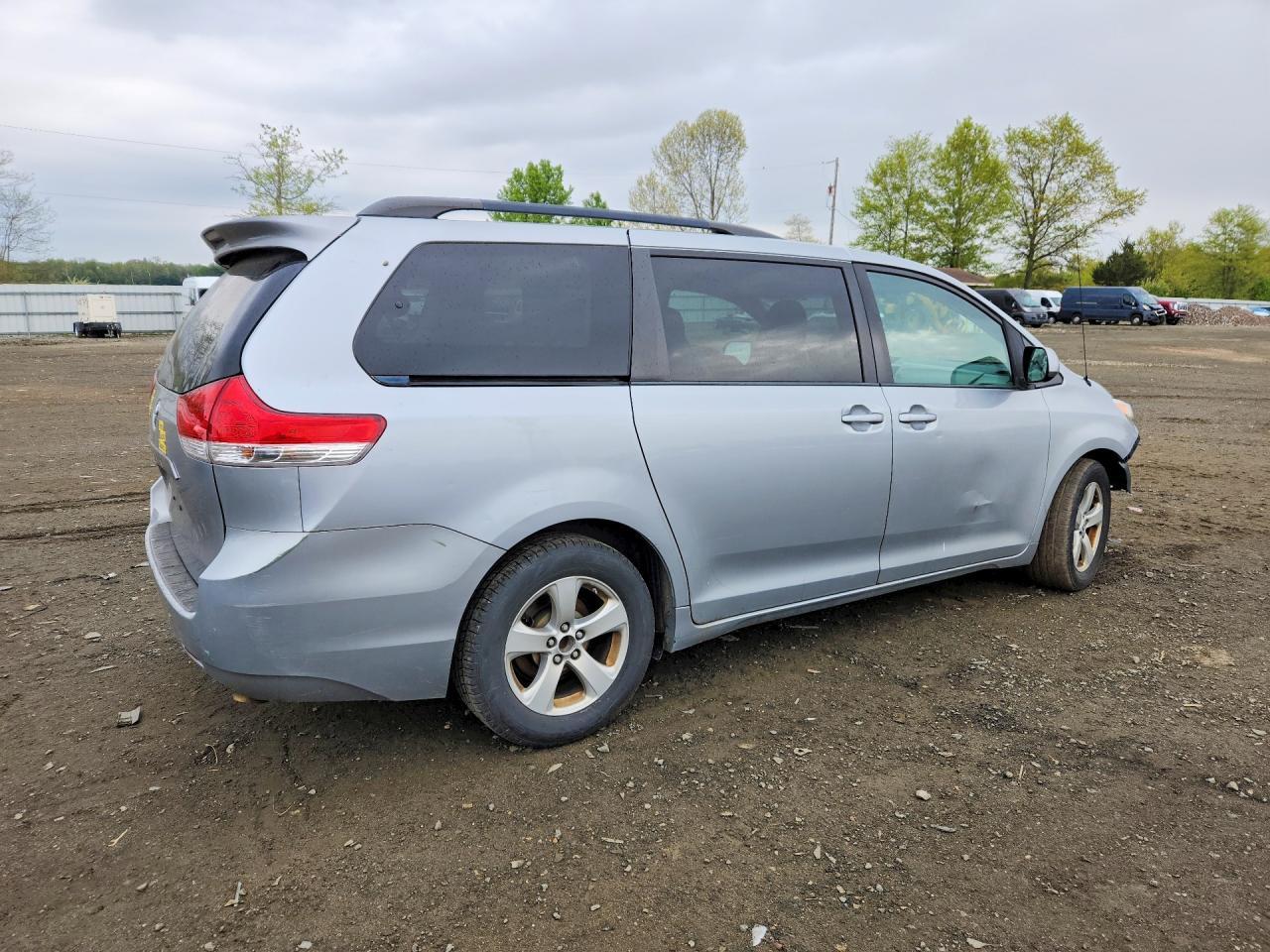 2014 TOYOTA SIENNA