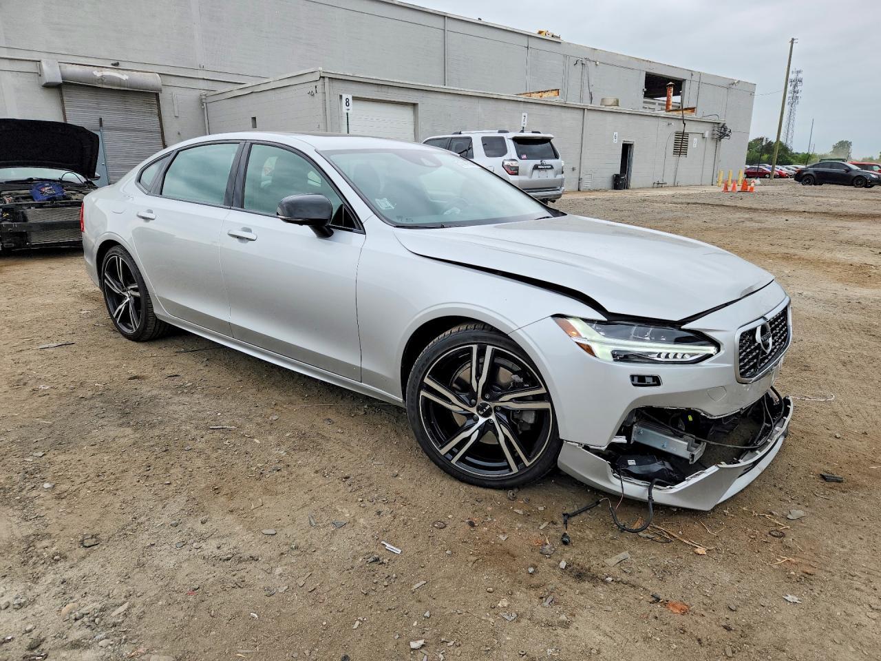 2020 VOLVO S90