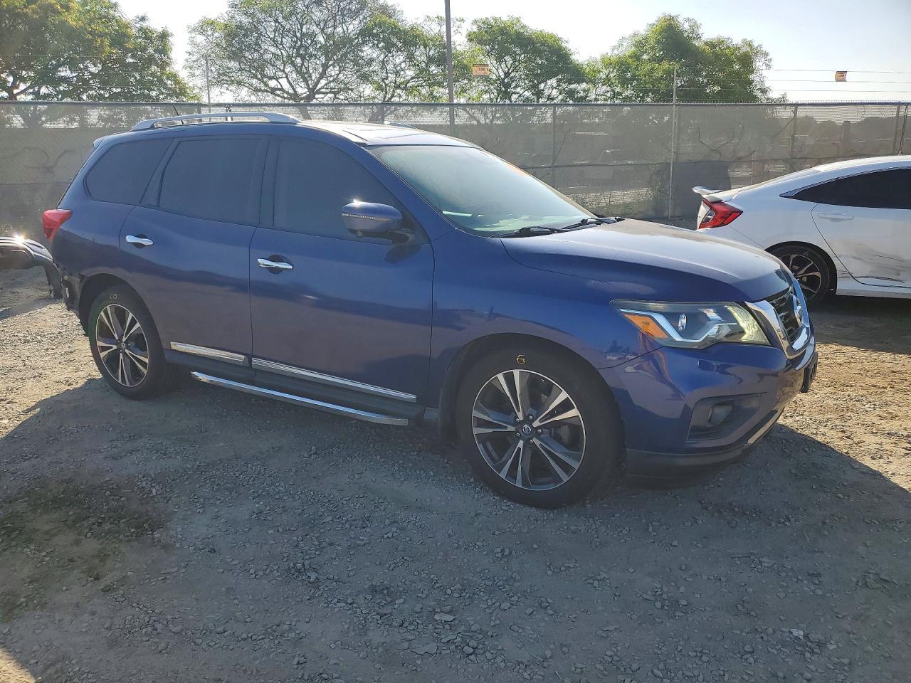 2017 NISSAN PATHFINDER