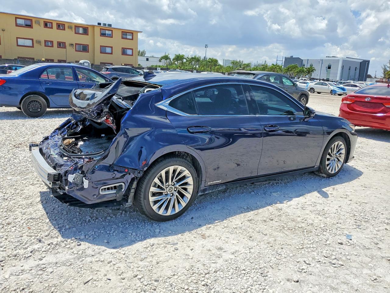 2022 LEXUS ES 300H