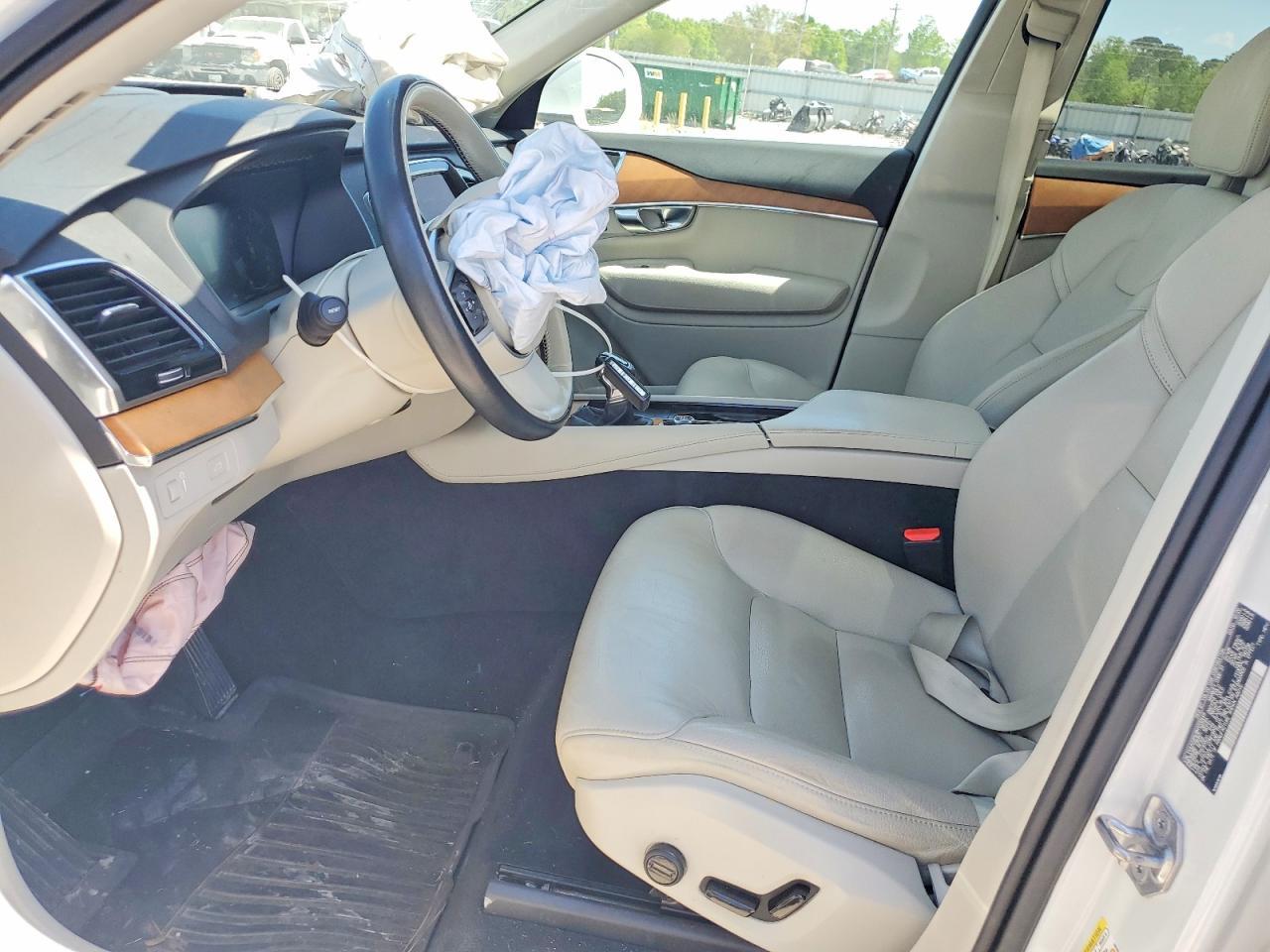 2021 VOLVO XC90