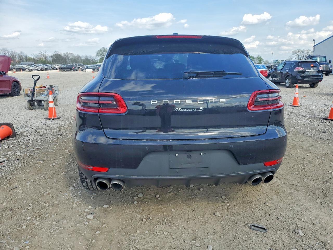 2015 PORSCHE Macan
