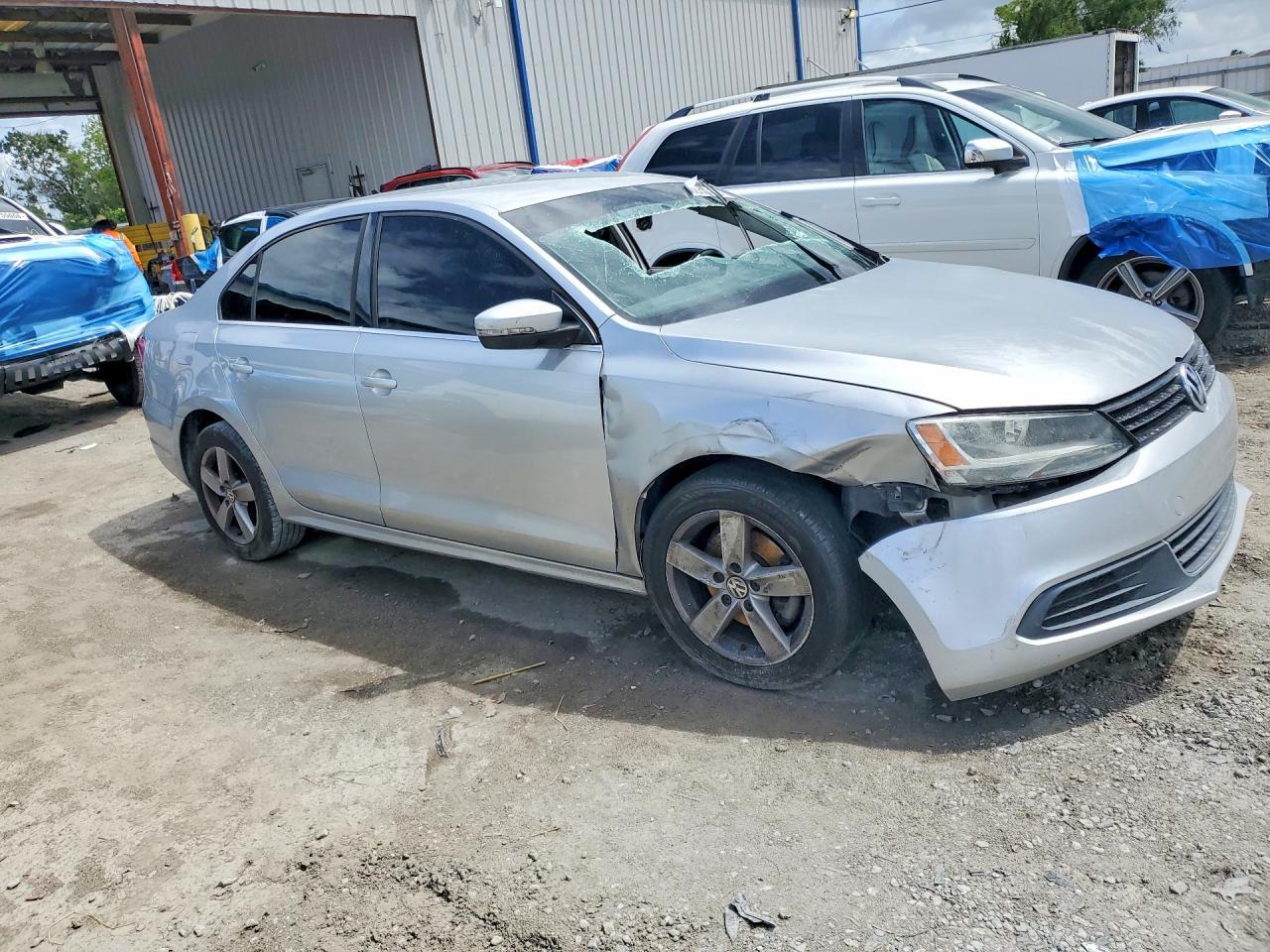 2013 VOLKSWAGEN JETTA