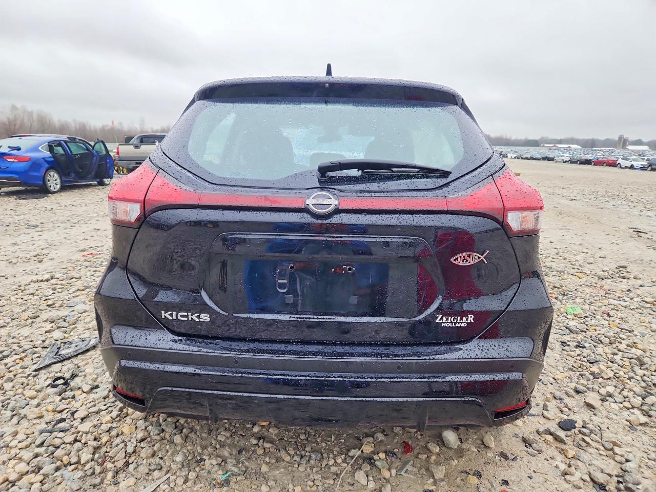 2024 NISSAN KICKS