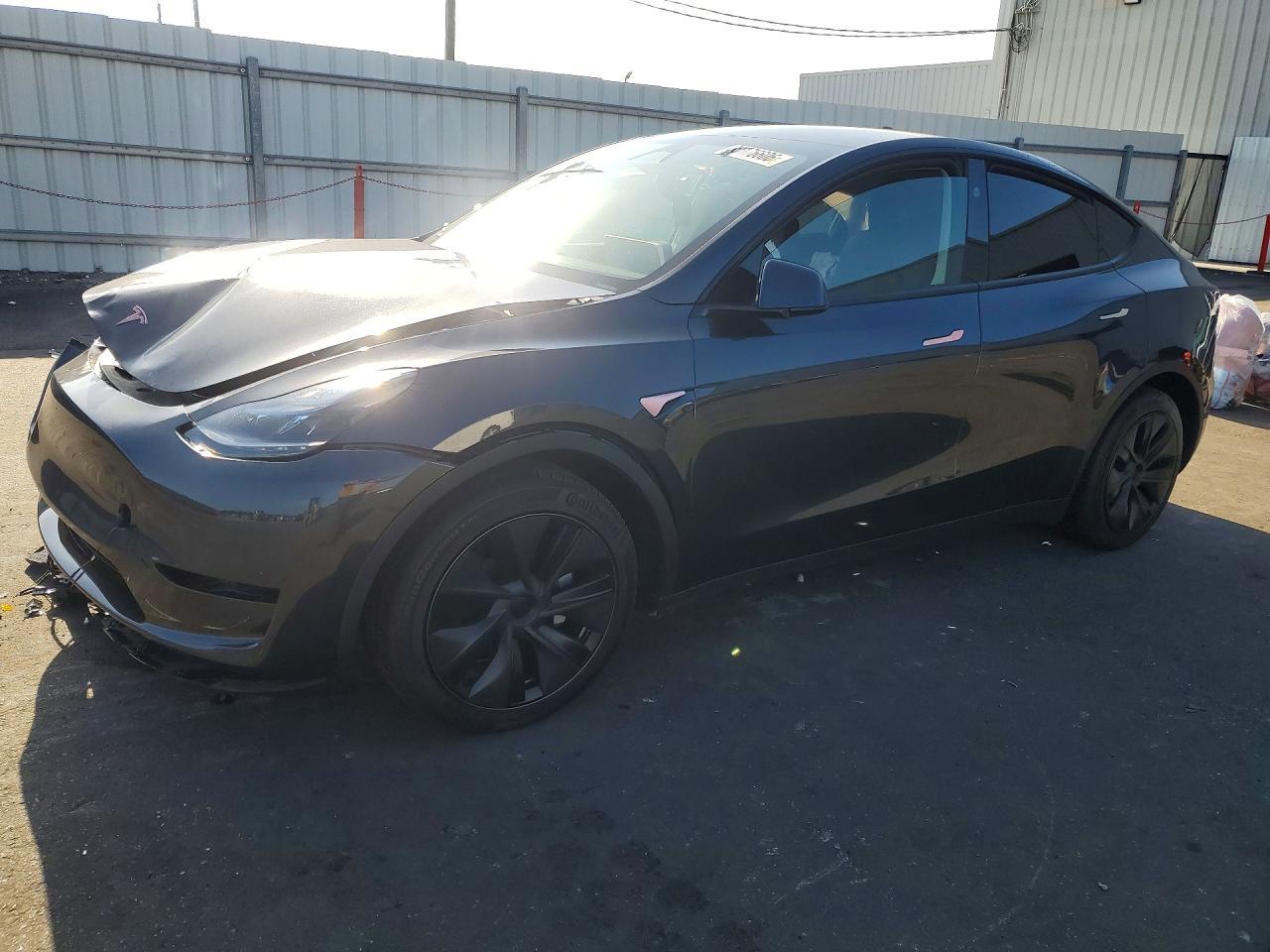 2025 TESLA MODEL Y