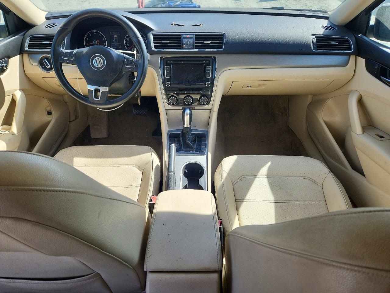 2014 VOLKSWAGEN Passat