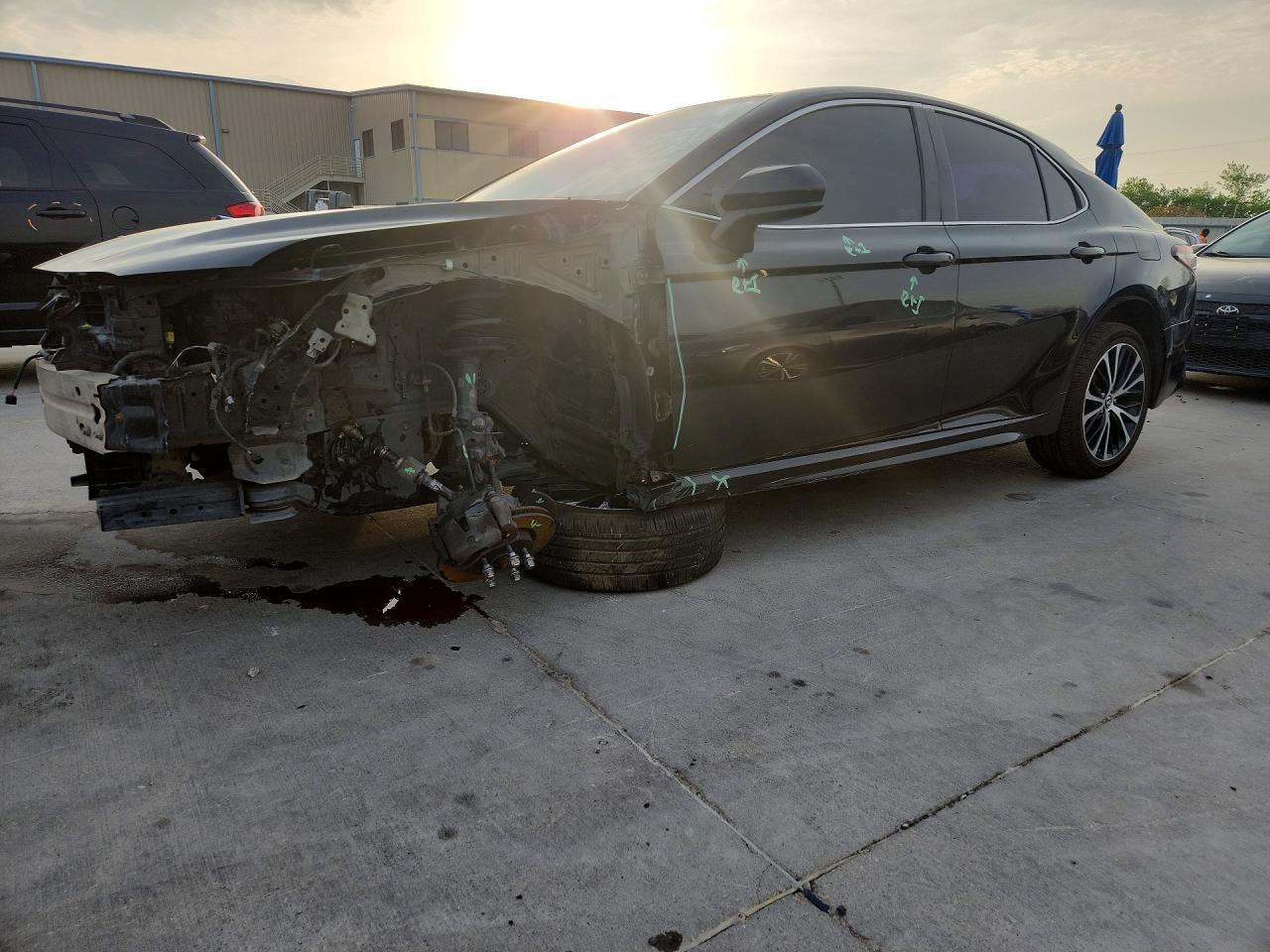 2018 TOYOTA CAMRY