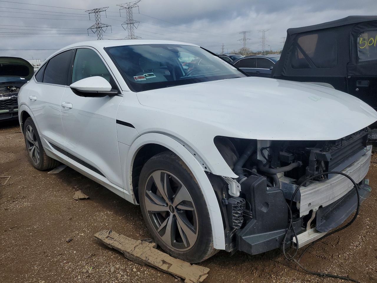 2024 AUDI Q8